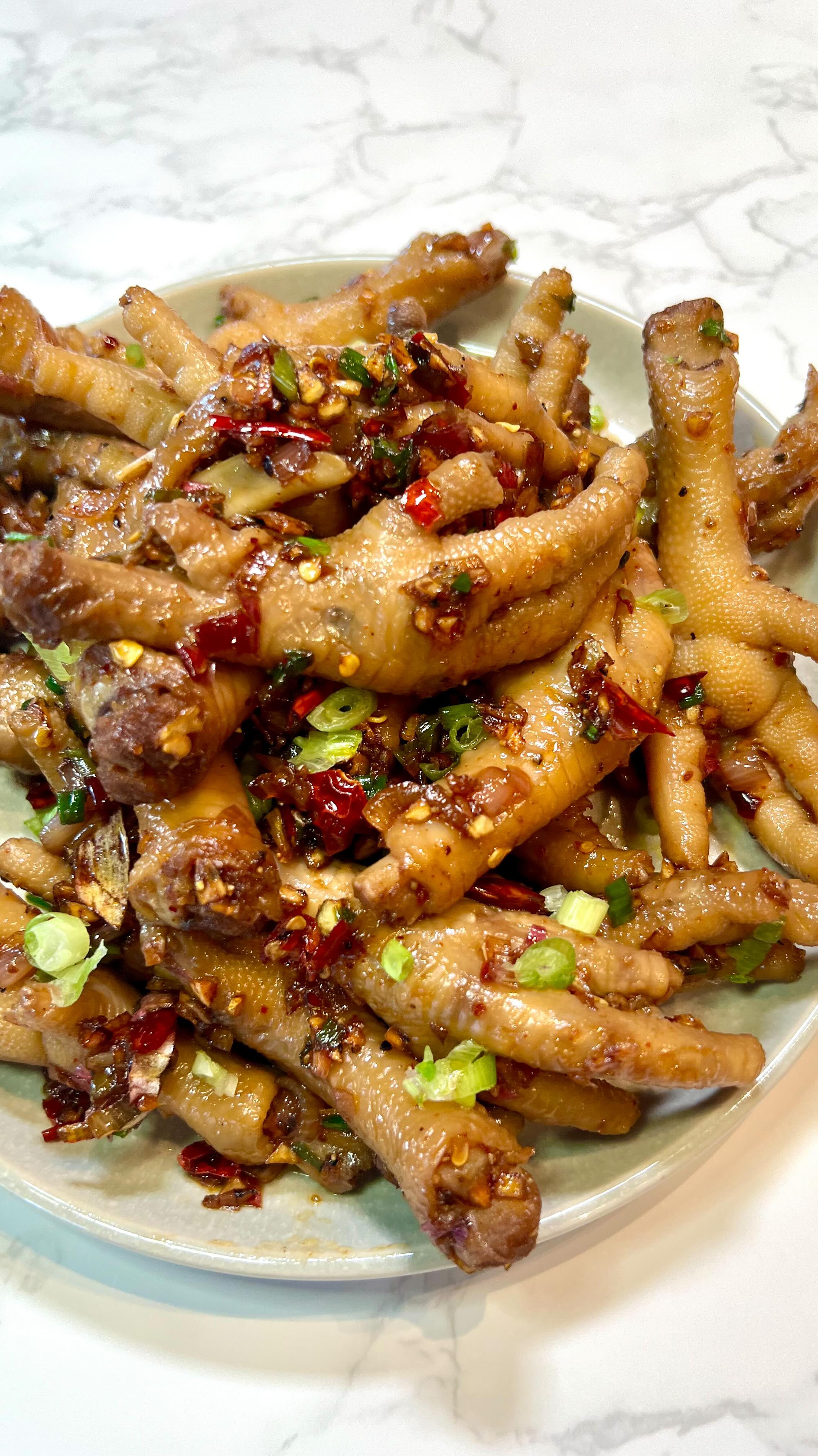 Filipino Garlic Chicken Feet | Iankewks