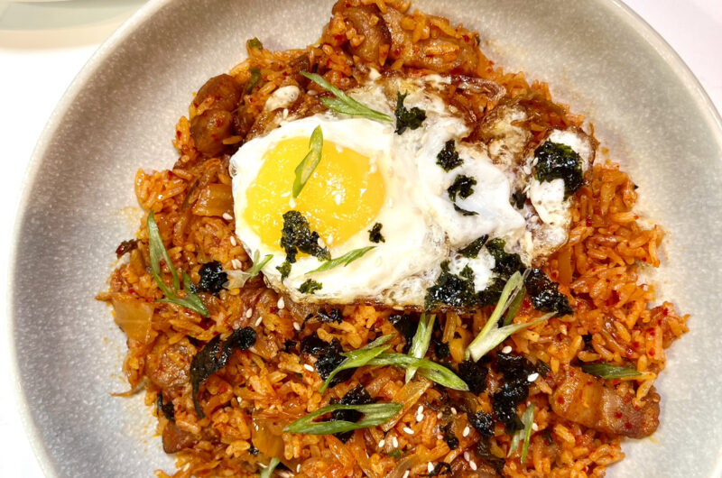 Kimchi Fried Rice (kimchi bokkeumbap) | Iankewks