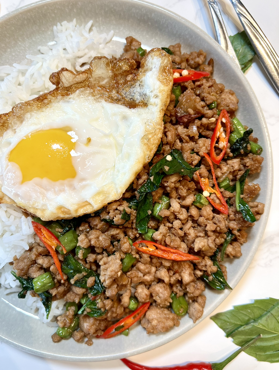 Pad Kra Pao (Thai Holy Basil Stir Fry) | Iankewks